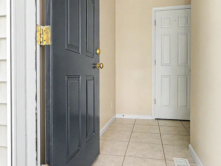 2819 Gill St — Photo 11