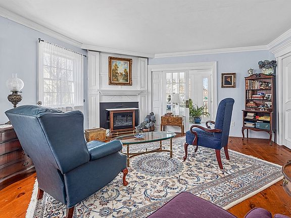 3rd image of 76 West St