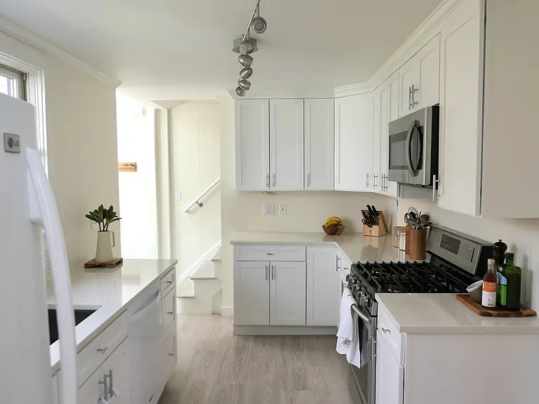 61 Moshier St — Photo 8