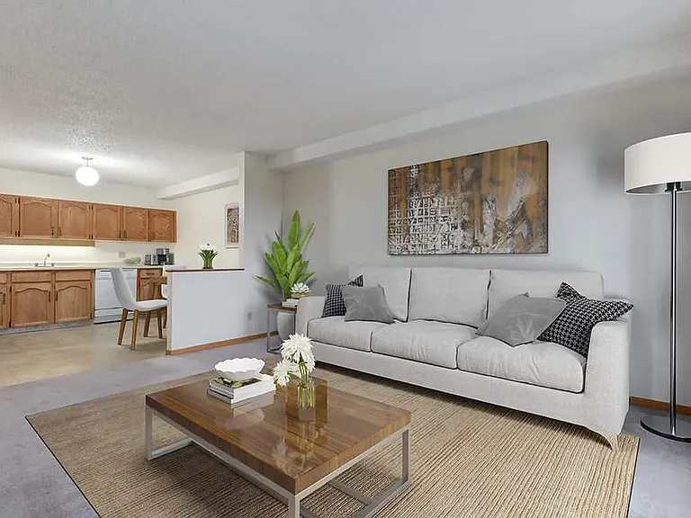 336 Gladstone Ave S #7 — Photo 2