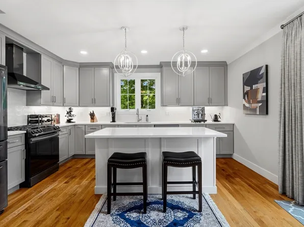 26 Neponset Ave #26, Roslindale, MA 02131