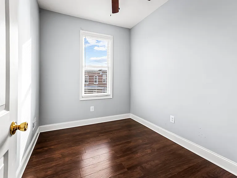 622 Melville Ave — Photo 8