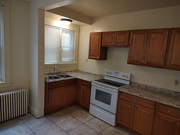 4th image of 409 N 3rd St #1