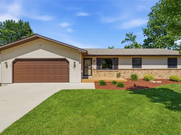 1504 Whitters Way NW, Cedar Rapids, IA 52405