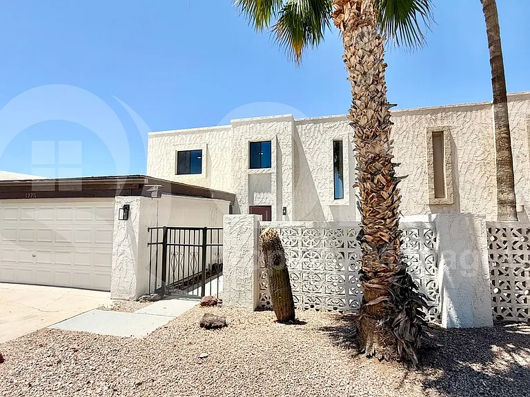 1775 N Terrace Cir — Photo 2