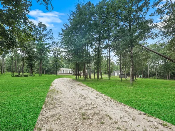 577 Winding River Rd S, Oakhurst, TX 77359
