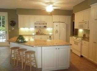 17900 Chateau Trl, Chagrin Falls, OH 44023