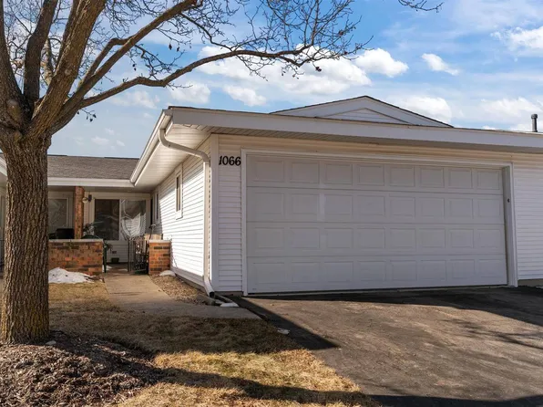 1066 Mohegan Ln, Schaumburg, IL 60193