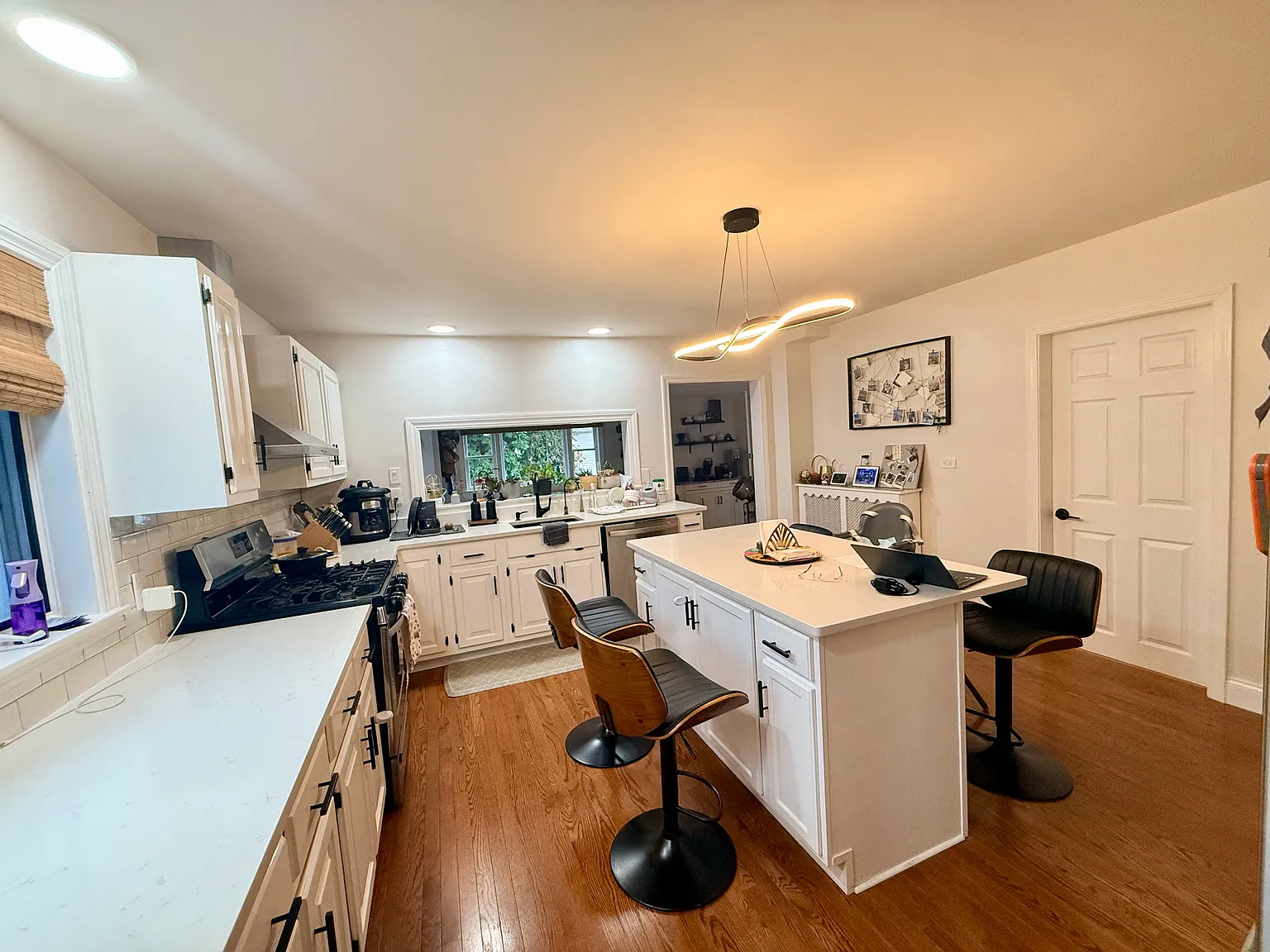 3 bed, 1800 sqft, $3,200 — Photo 1