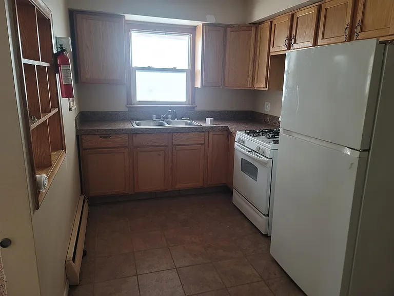 914 Burr St #4 — Photo 4