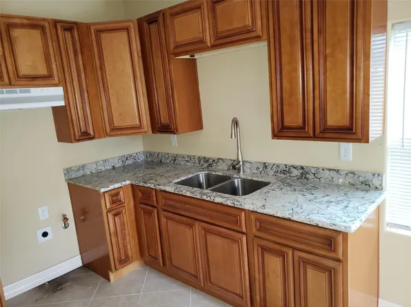 319 Johnson St #B, Pasadena, TX 77506