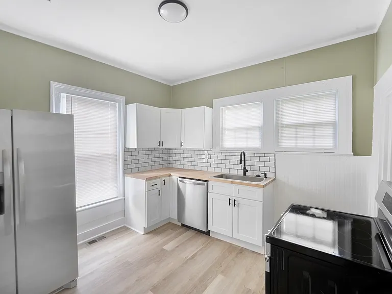 2417 Parkview Ave — Photo 8