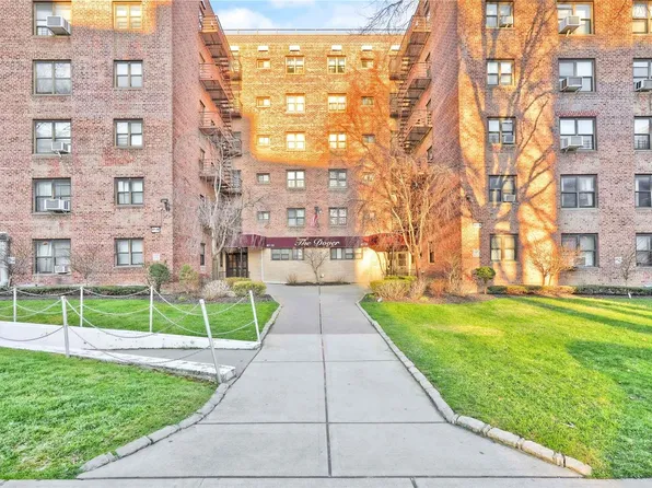 87-15 204th Street #B62, Hollis, NY 11423