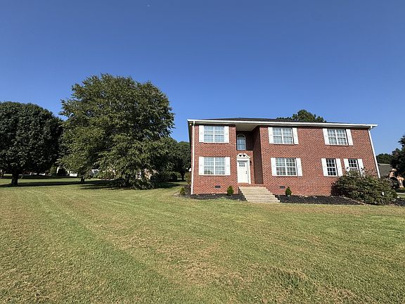3rd image of 1805 Pointe Ct