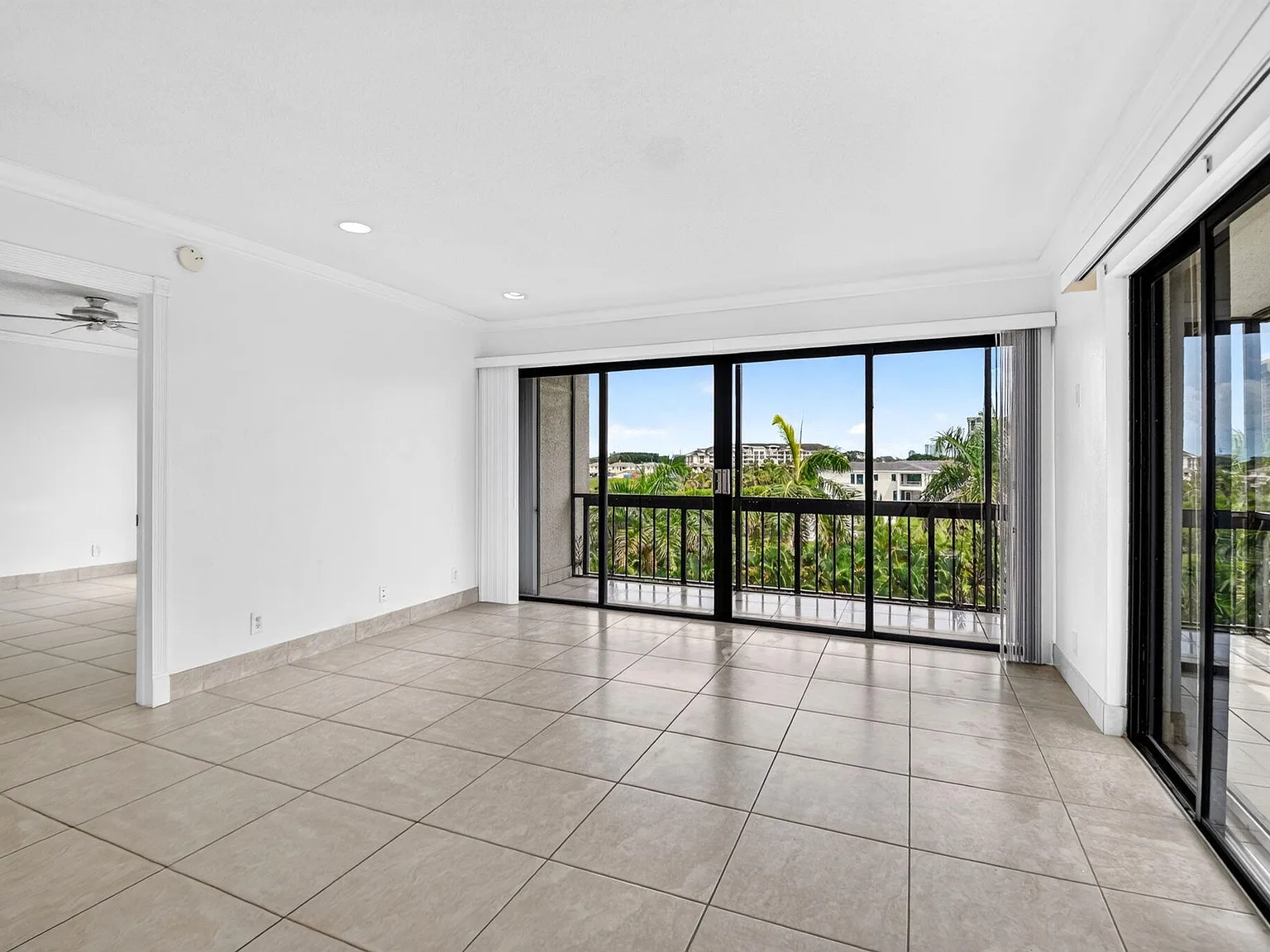 2 bed, 2.0 bath, 1045 sqft, $2,200 — Photo 2