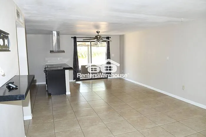 1550 W Pershing Ave — Photo 3