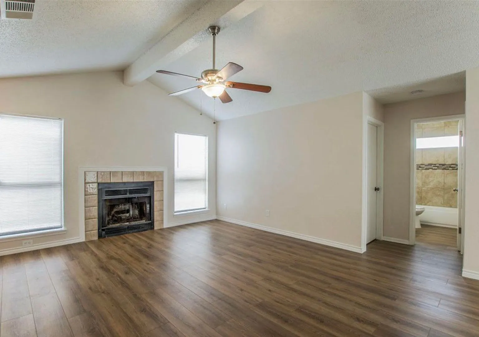 Move In Ready 3 Bedroom Home in Killeen! — Photo 4