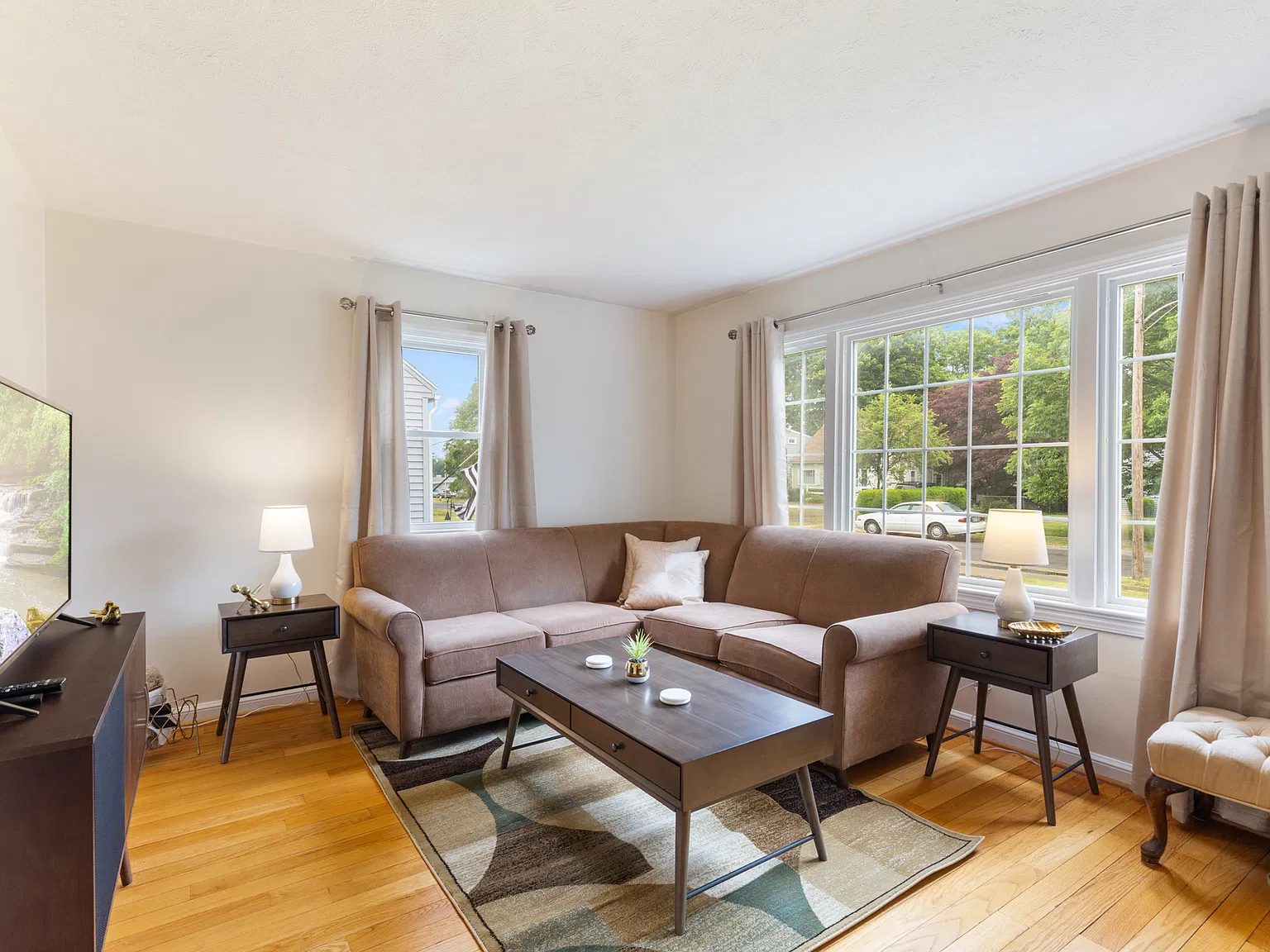 155 Alcott First Floor 2 Bed (Furnished) — Photo 4