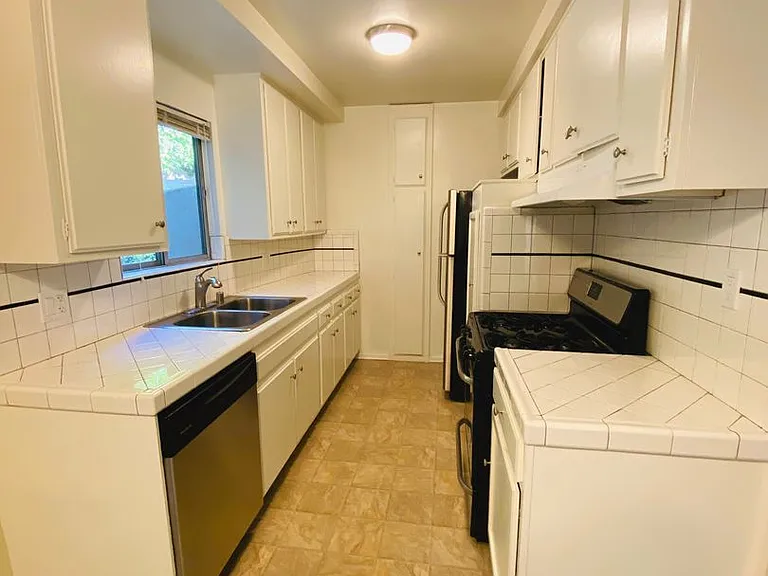 1212 S Ogden Dr — Photo 4