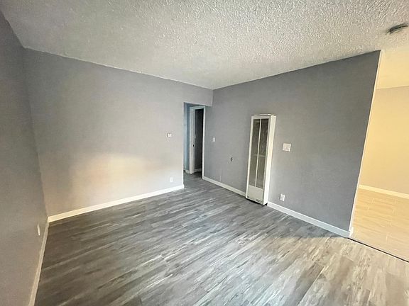 4th image of 12633 S Figueroa St APT 20