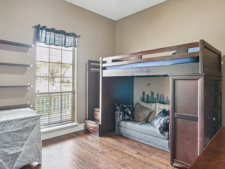 Secondary bedroom