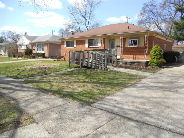 8795 Headley Dr, Sterling Heights, MI 48314
