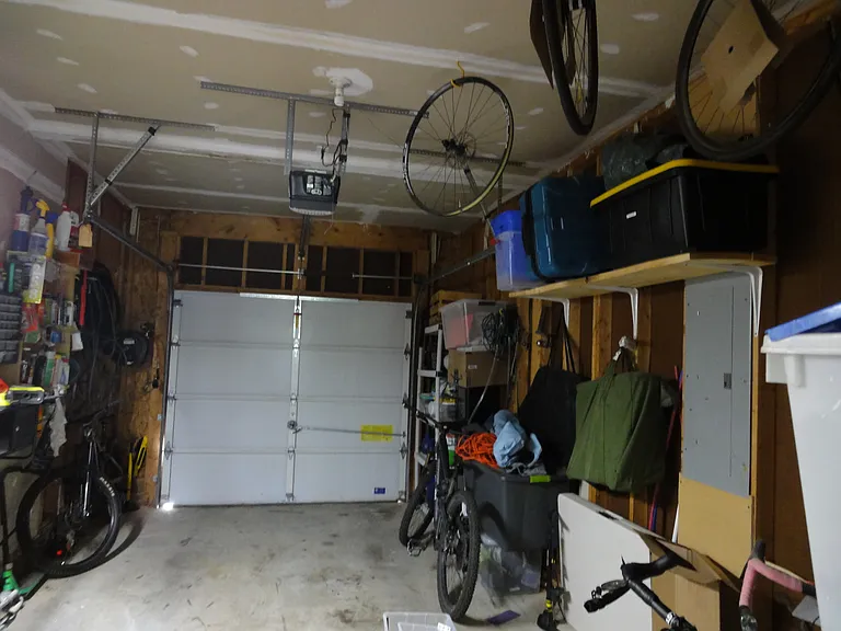 320 Hallwood Ct — Photo 35