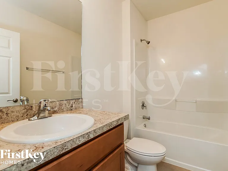 237 SE 3rd St — Photo 13