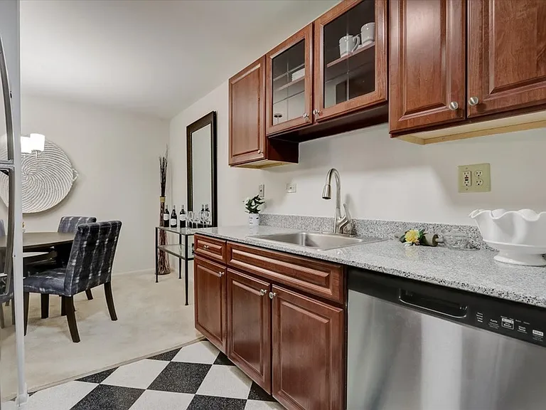 1 Bedroom Kitchen & Dining Area