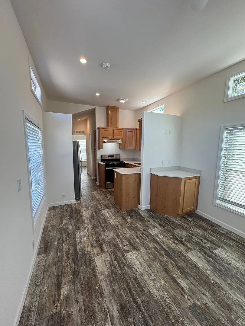 2646 Sharon Avenue — Photo 3