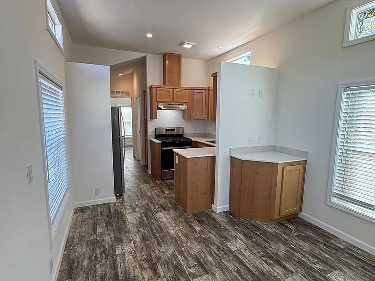 2646 Sharon Ave — Photo 3