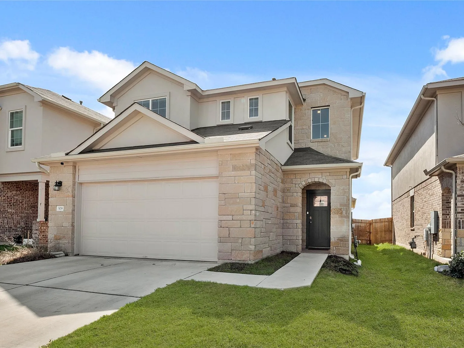 3 bed, 2.5 bath, 1845 sqft, $2,050 — Photo 1