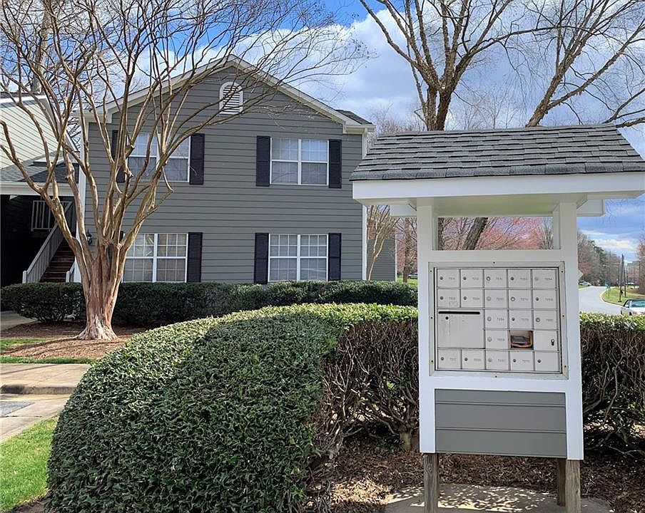 1st image of 729A Shelby Dr