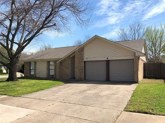 3rd image of 2328 Brookdale Dr