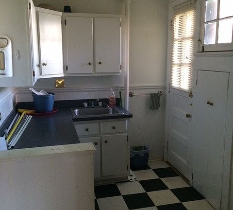 Kitchen w dishwasher/gas range / fridge