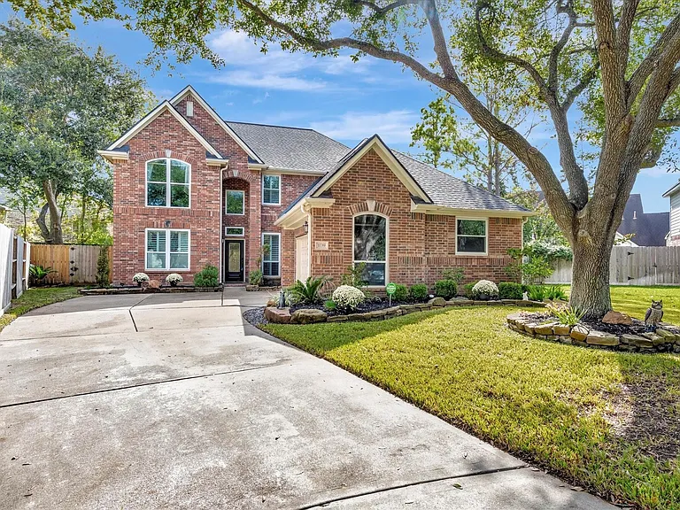 1639 Lakeside Enclave Dr — Photo 1