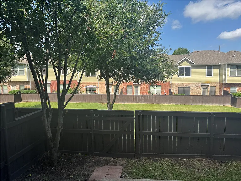 8745 Manhattan Ave — Photo 23
