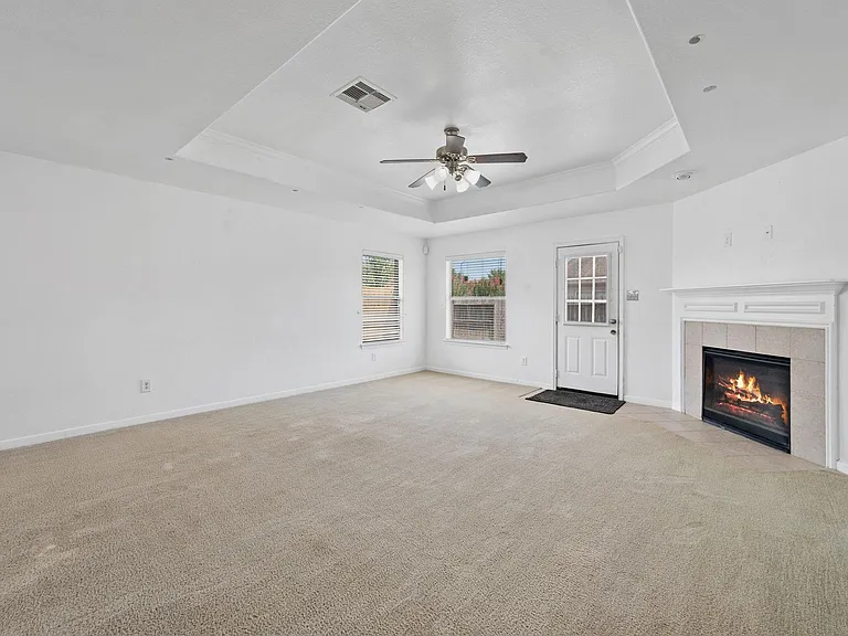 4614 Oak St — Photo 12