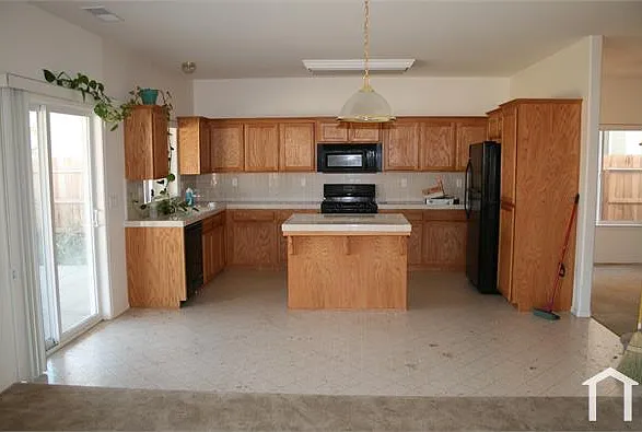 2751 Edgar Ave — Photo 2
