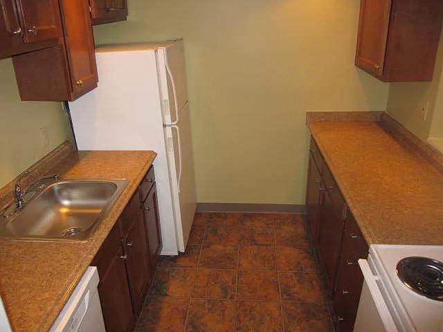 559 S Trenton Ave — Photo 2