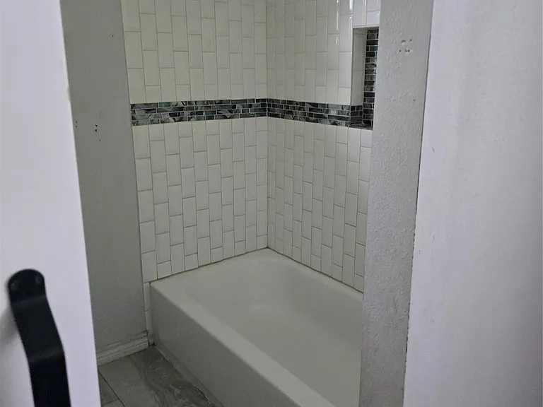 9726 Appleridge Dr — Photo 6