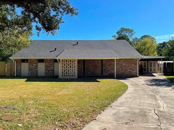 215 Cambridge Ct, New Orleans, LA 70131