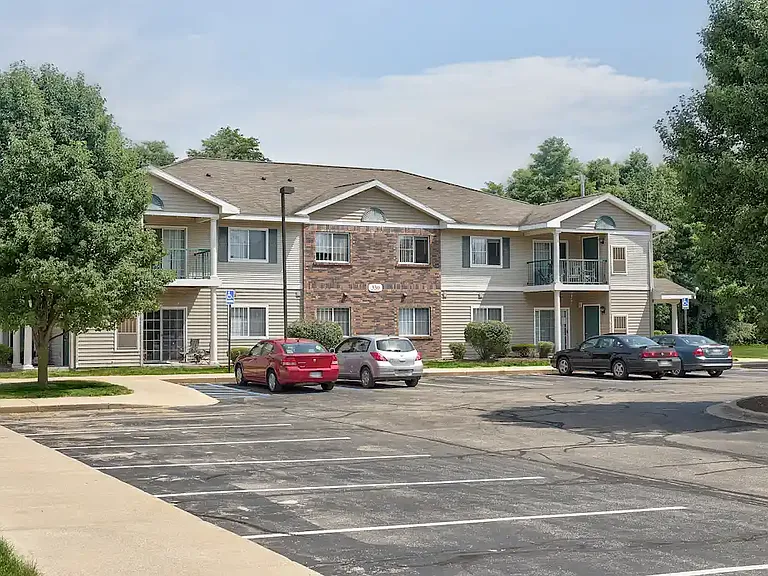 Emerald Park Apartments — Photo 12