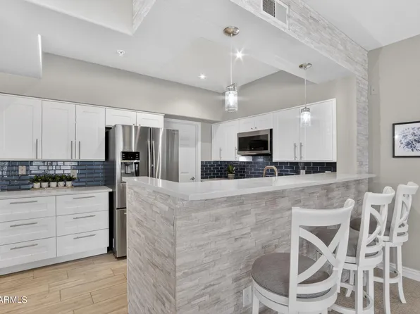 7401 W ARROWHEAD CLUBHOUSE Drive #2045, Glendale, AZ 85308