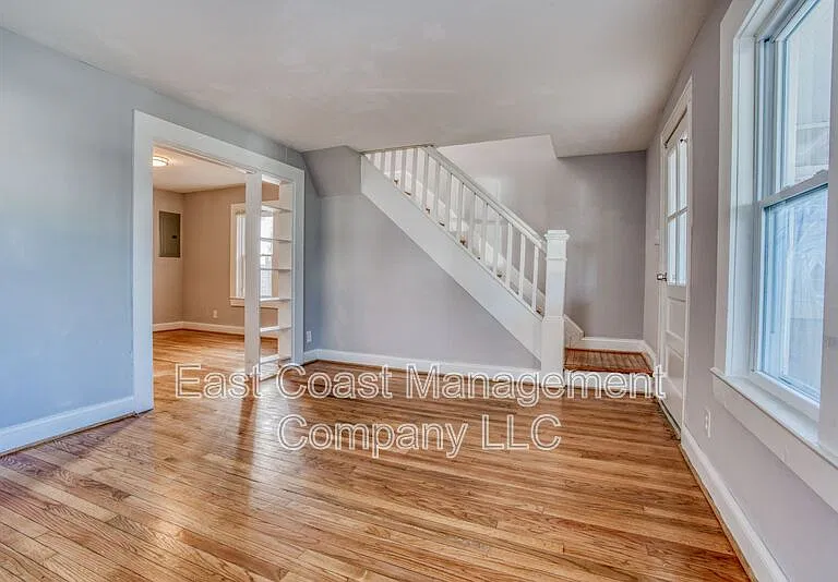 214 Center St — Photo 14