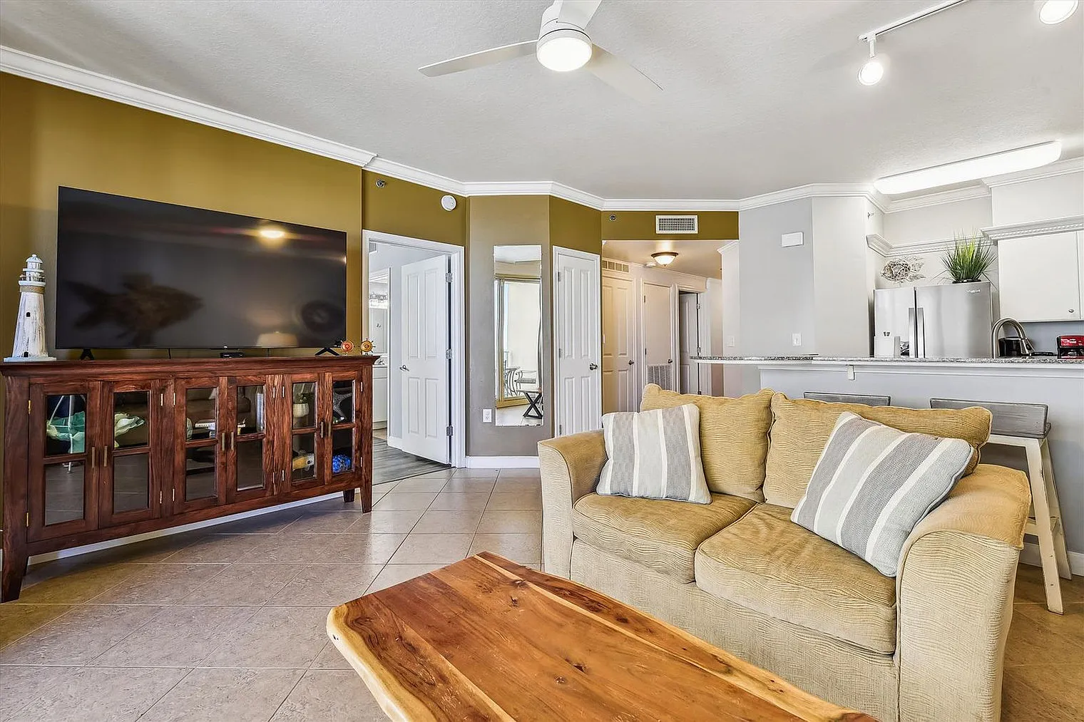2 bed, 2.0 bath, 1108 sqft, $3,937 — Photo 4