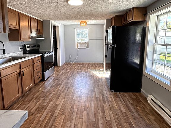 5th image of 143 Rural St