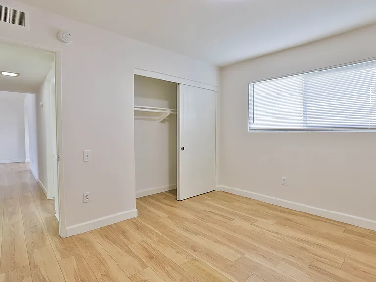 327 W Kelly Ave #B — Photo 24