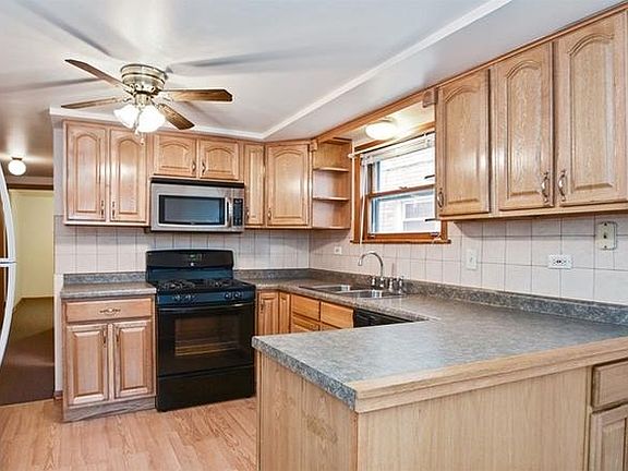 4th image of 3616 W 111th St #G