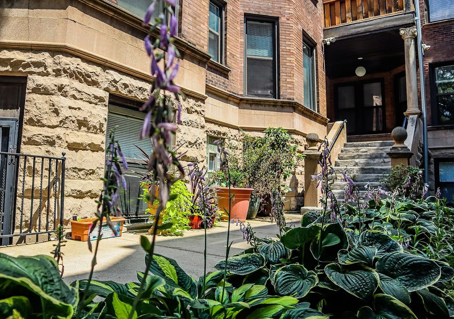 725 S Loomis — Photo 1